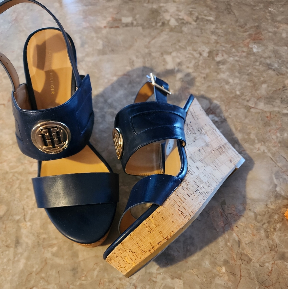 Heels size 9 Tommy hilfiger like new
